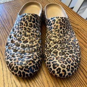 Easy Spirit Leopard Print Mules